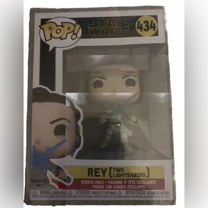 Star Wars Rey (Two Lightsabers) #434 Vinyl Figure – New Funko Pop!